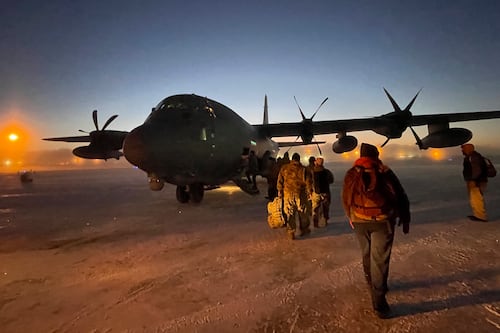 Gobierno estadounidense derriba objeto volador no identificado en Alaska