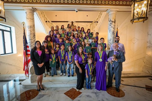 Reconocen a estudiantes de Aibonito por rescatar animales abandonados