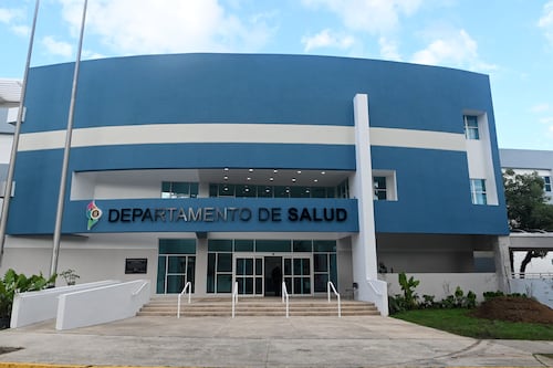 Departamento de Salud inicia proceso para sustituir proveedor del examen de reválida médica tras incidente