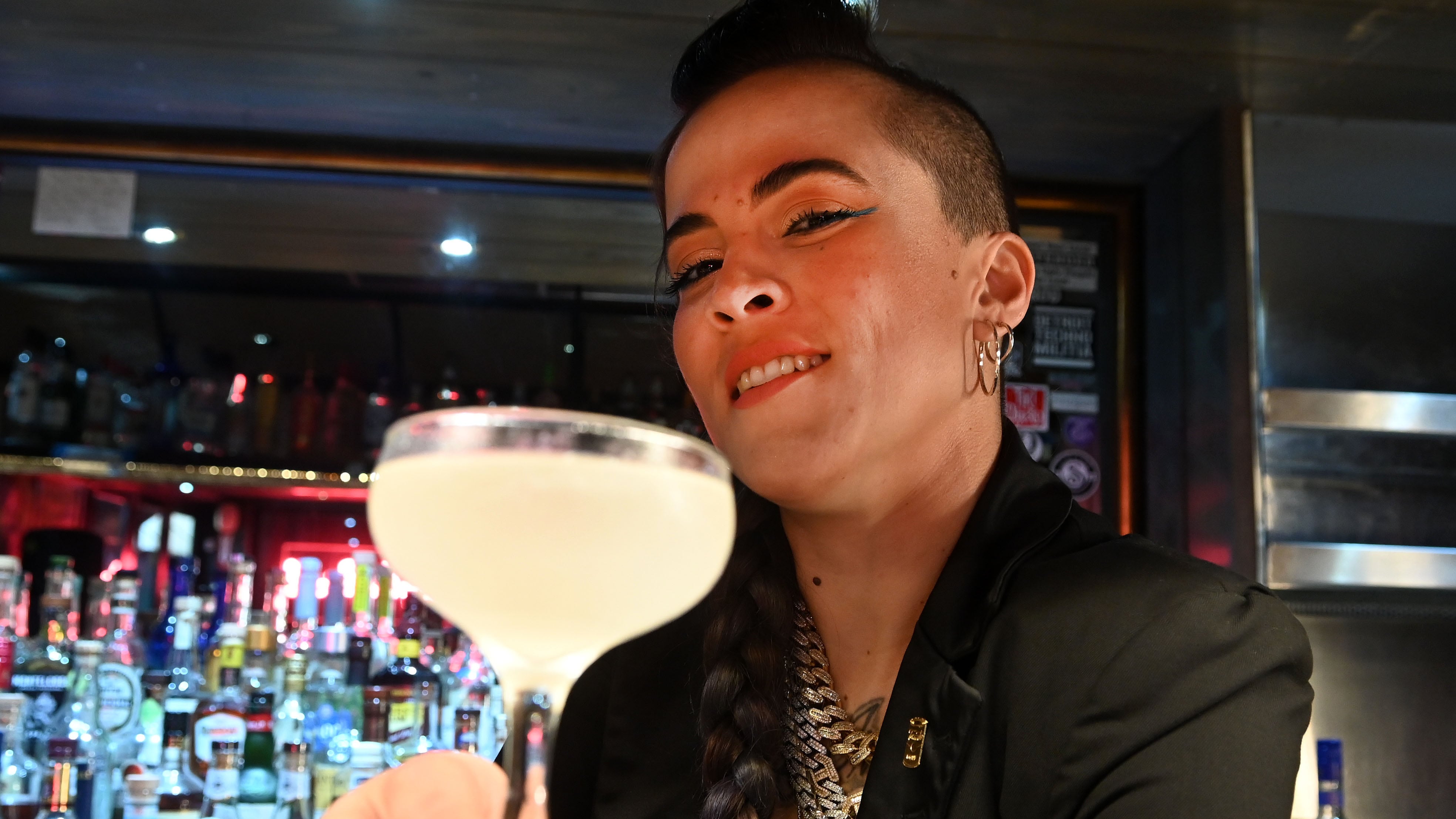 La Bartender Nicole Fas