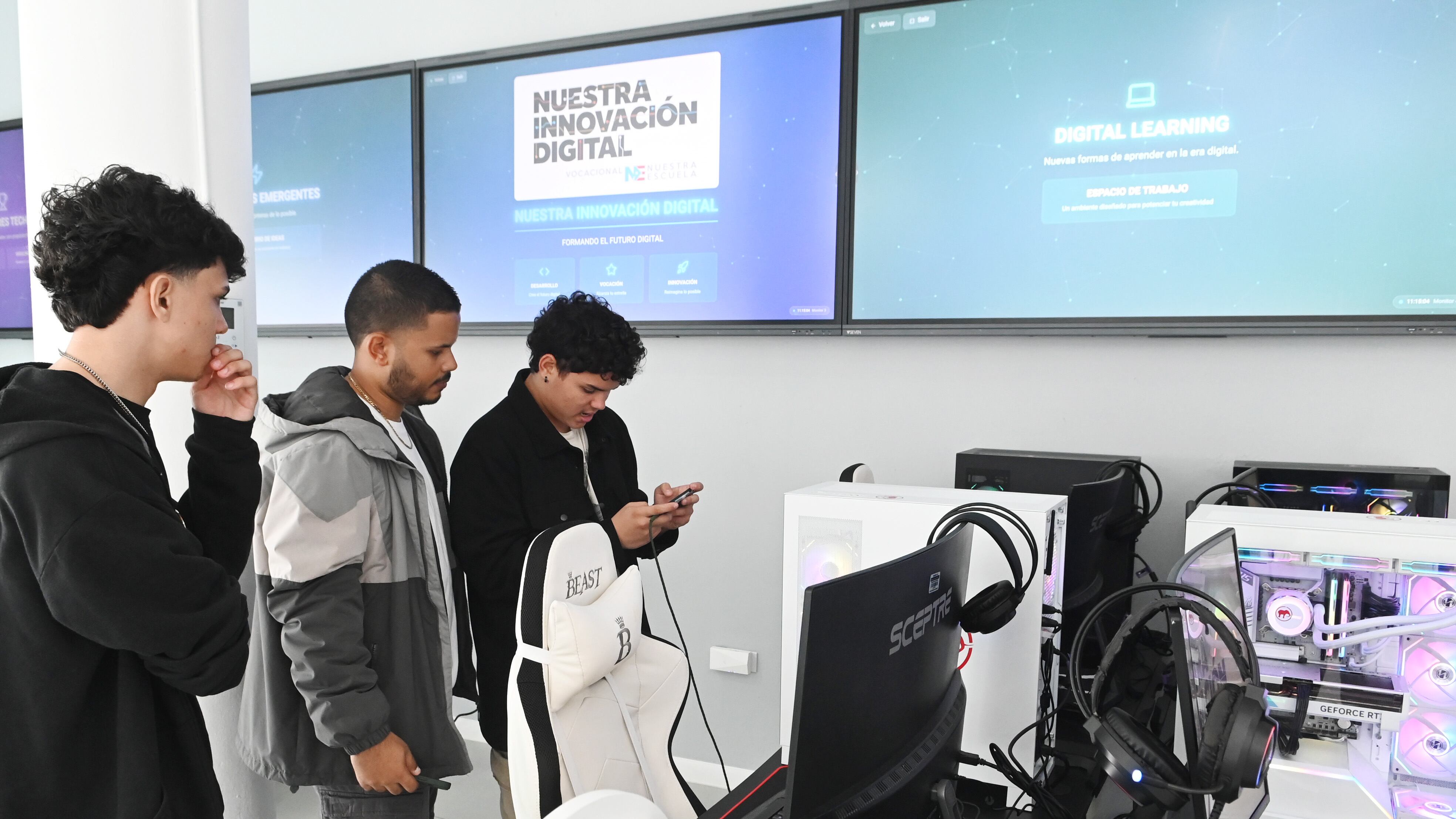 Inauguración de los nuevos salones para moda, agricultura y tecnología. Nuestra Escuela