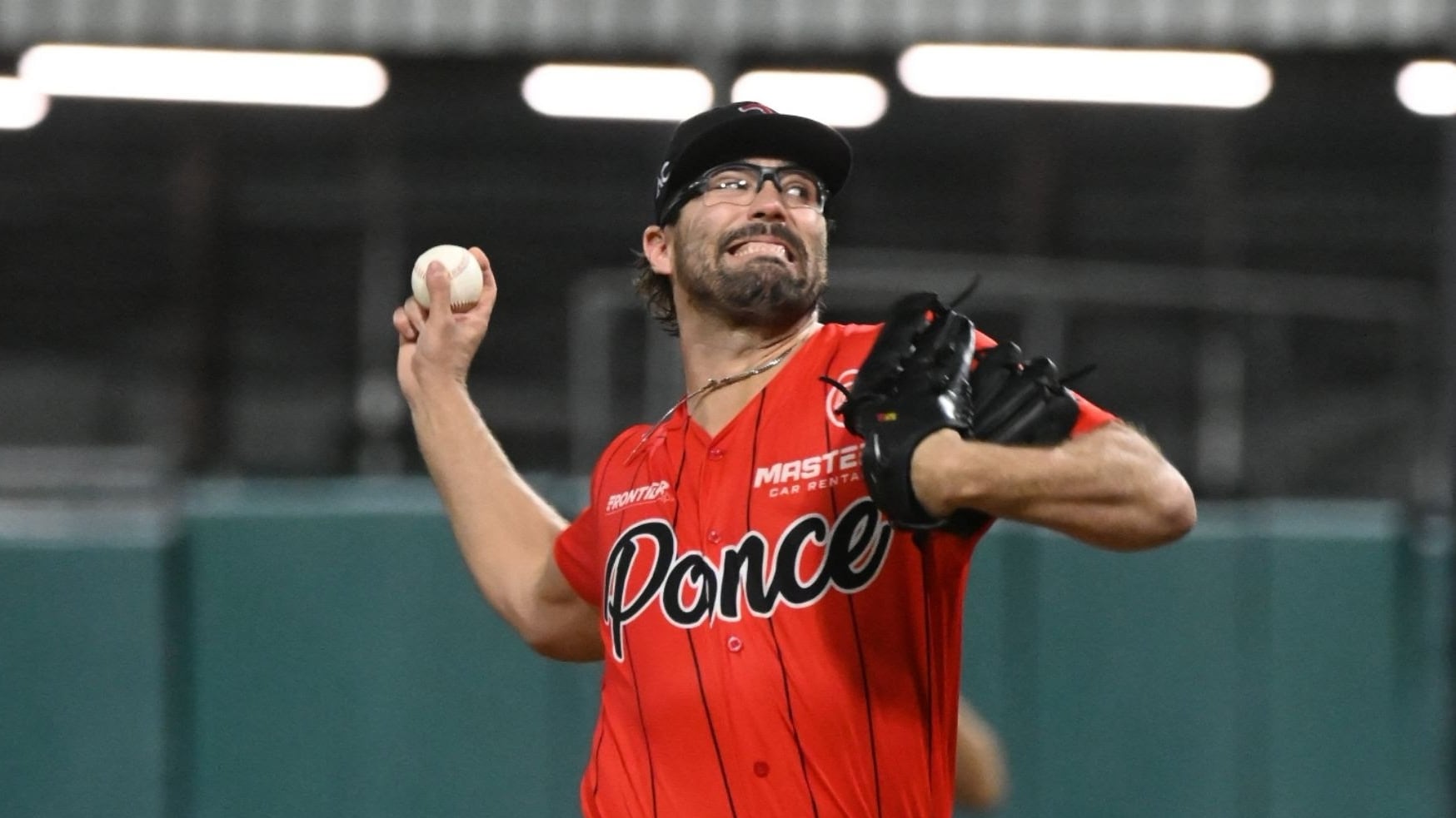 El derecho importado Jackson Goddard (1-0) comandó la victoria ponceña con cinco entradas de dominio absoluto, permitiendo solo dos hits y ponchando a cinco bateadores.