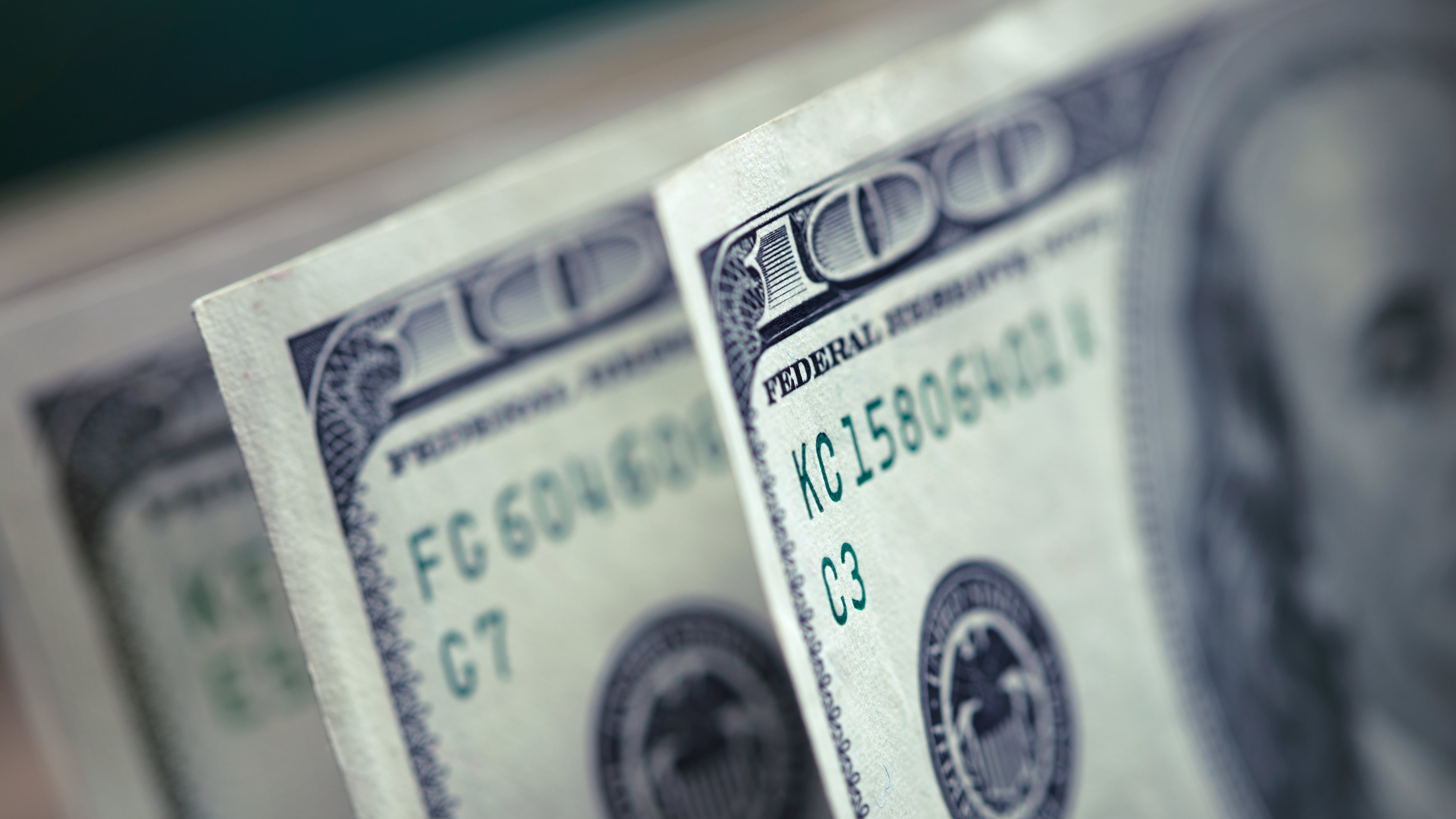 Dinero fácil en TikTok: investigación periodística revela mercado oculto que expone a ecuatorianos a delitos sin saberlo