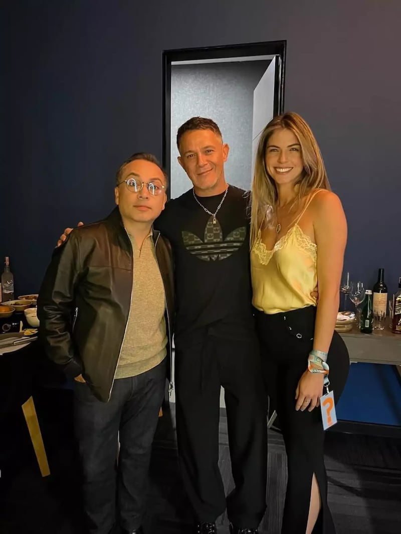 Alejandro Sanz y Stephanie Cayo