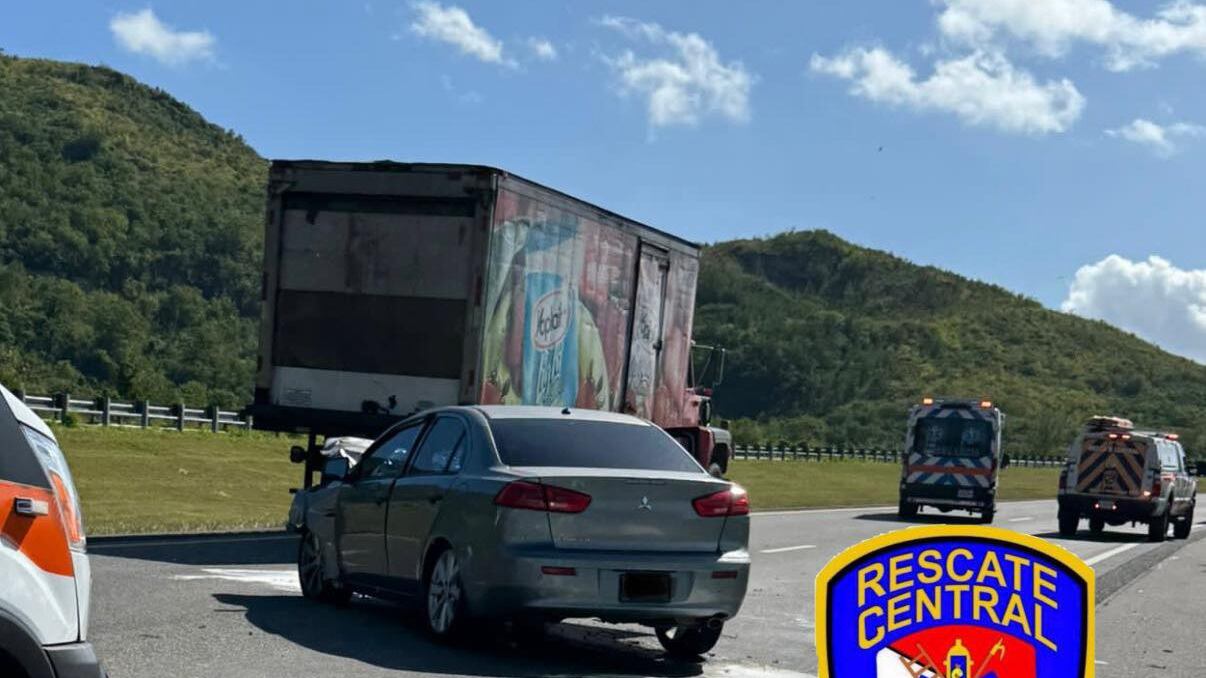 Conductor herido tras accidente con camión en la PR-52 de Salinas.