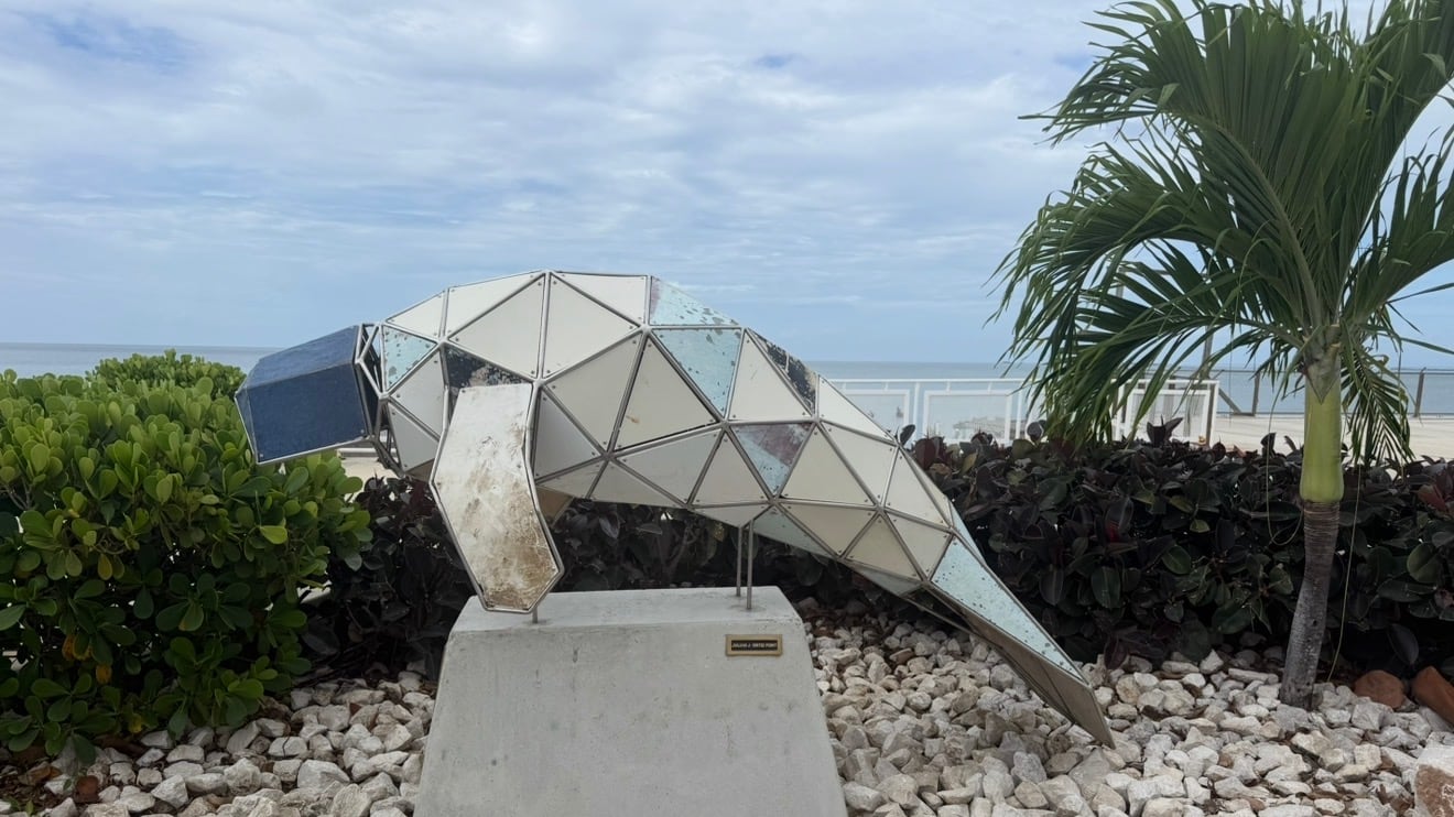 La obra artística fue realizada por Julián J. Ortiz Font.