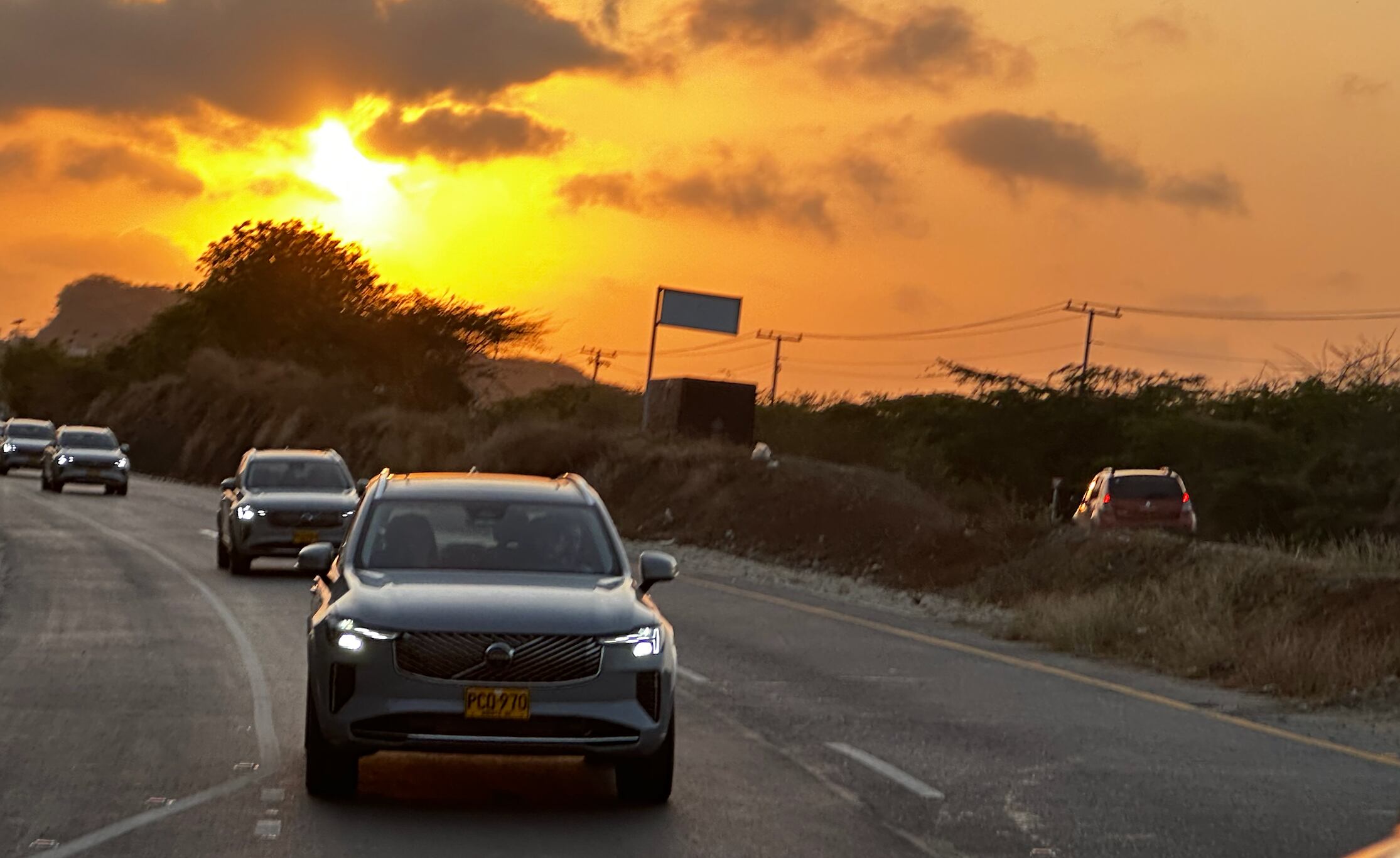 Ruta en carretera de Cartagena a Barranquilla en la CX90 de Volvo.