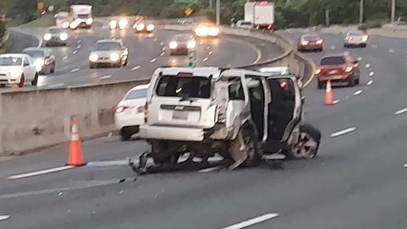 Conductor choca una grúa estacionada en el paseo de la PR-22