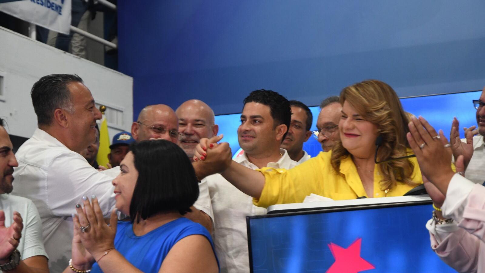 Jenniffer González Colón celebra su triunfo en las primarias contra Pedro Pierluisi.