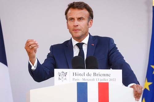 Presidente de Francia advierte que habrá corte total de gas natural ruso