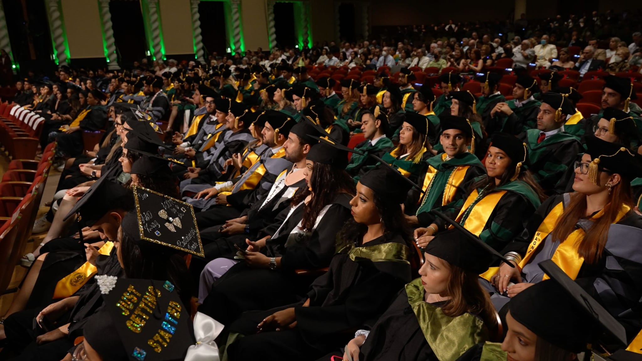Más de la mitad de los estudiantes de medicina que se gradúan se quedan en Puerto Rico para estudiar una especialidad.