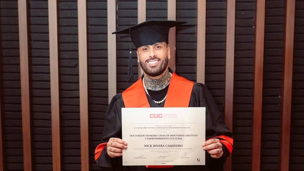 Reguetonero Nicky Jam recibe Doctorado Honoris Causa de universidad colombiana.