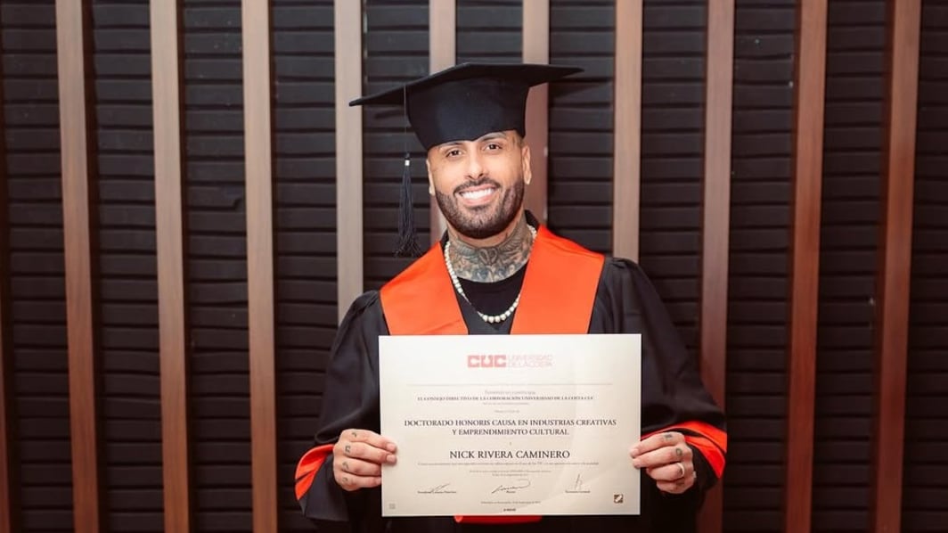 Reguetonero Nicky Jam recibe Doctorado Honoris Causa de universidad colombiana.