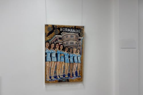 Realizan exposición de arte en tributo al hotel Normandie