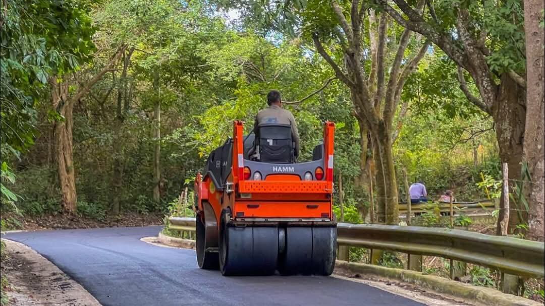 Municipio de Yauco intensifica limpieza de quebradas y repavimentación en distintos sectores