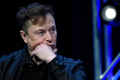 ¿Elon Musk podría dejar Tesla? Su presidente puso las dudas