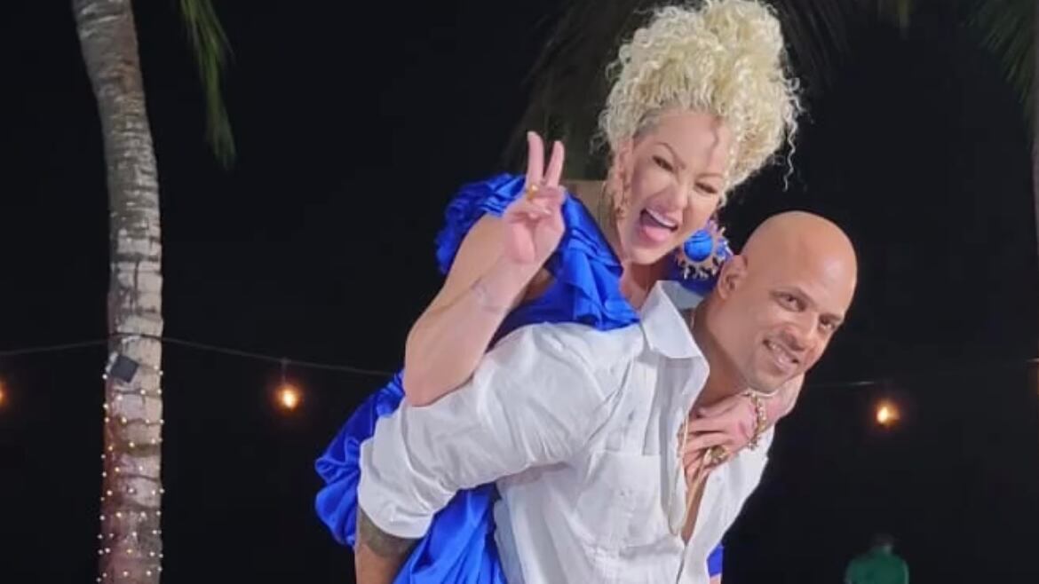 Dedica emotivo mensaje de cumpleaños a su esposa