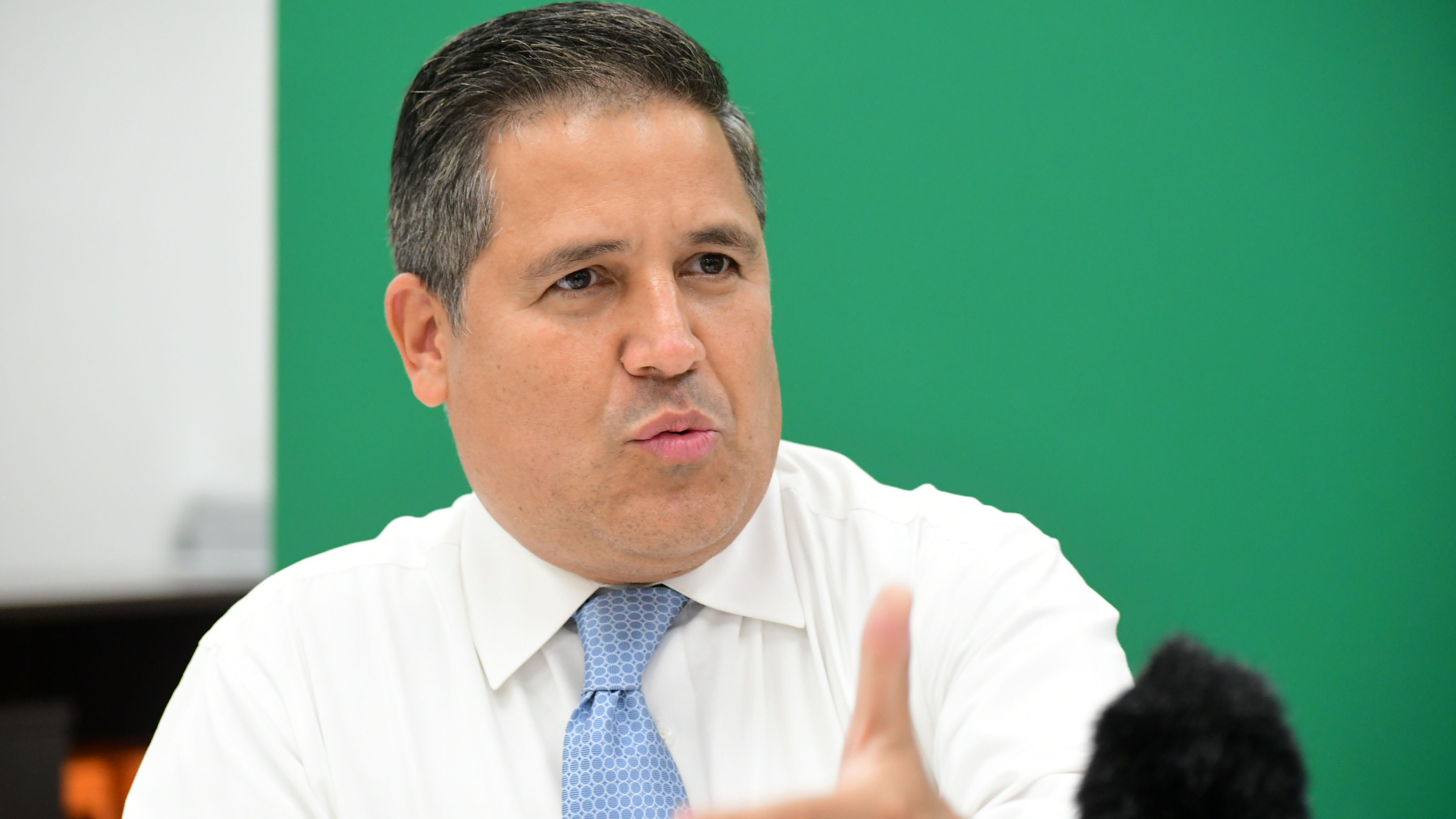 Normando valentin. Podcast. Metro PR 17 de mayo de 2022 foto Dennis A. Jones