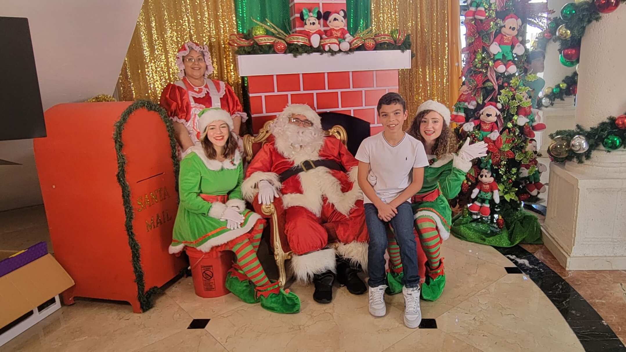 Santa Claus visita los niños de Fajardo