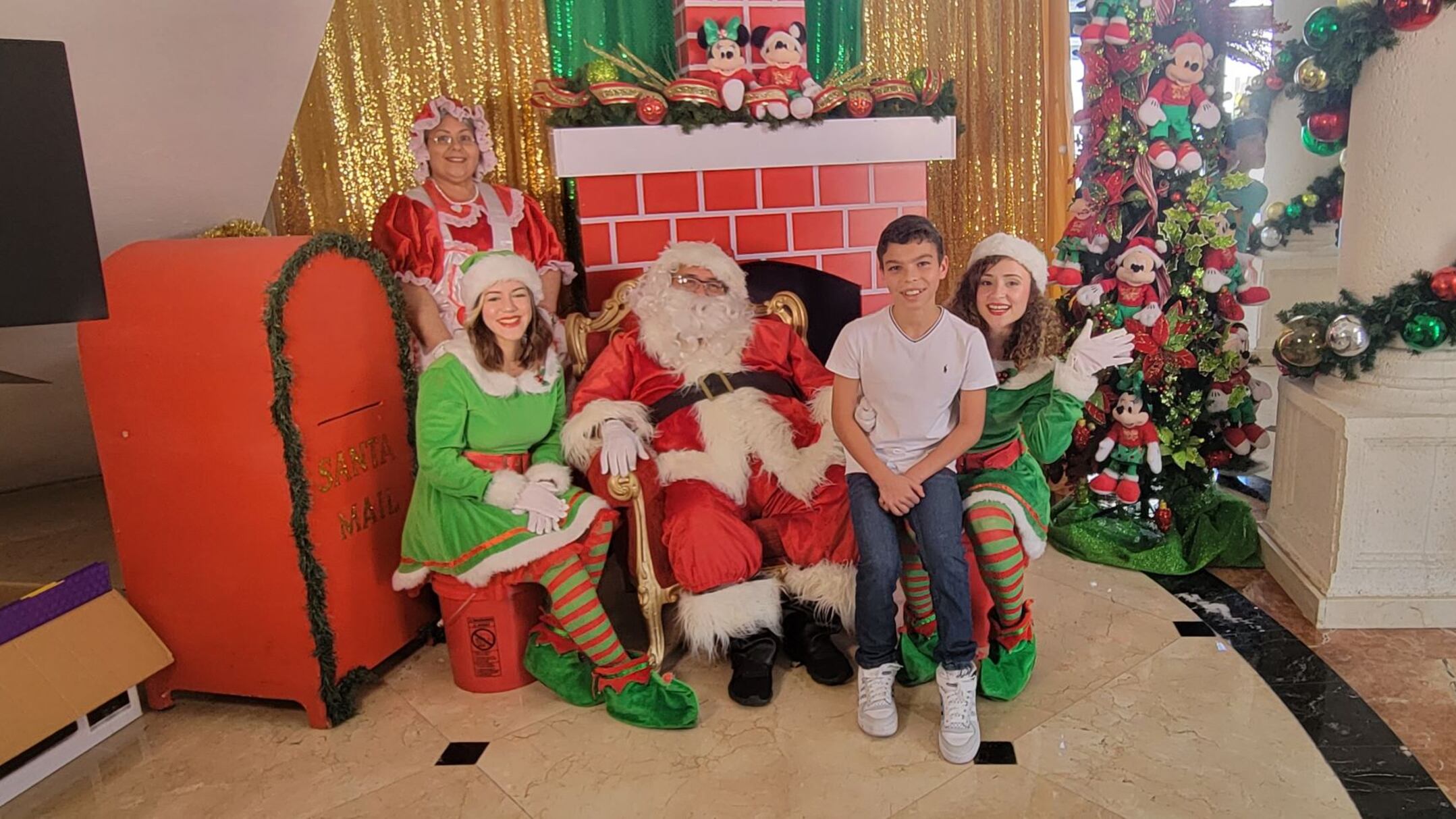 Santa Claus visita los niños de Fajardo
