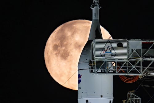 EE. UU. destinará $20,000 millones para establecer una base permanente en la Luna en siete años