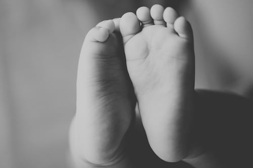 Hombre enfrenta cargos por maltrato a bebé en Isabela