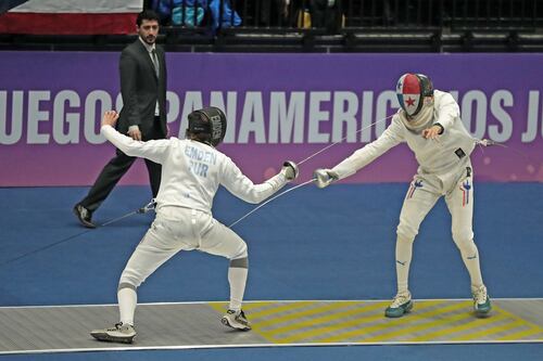 Esgrimistas de Puerto Rico destacan en Asunción 2025 con combates cerrados y miras al podio