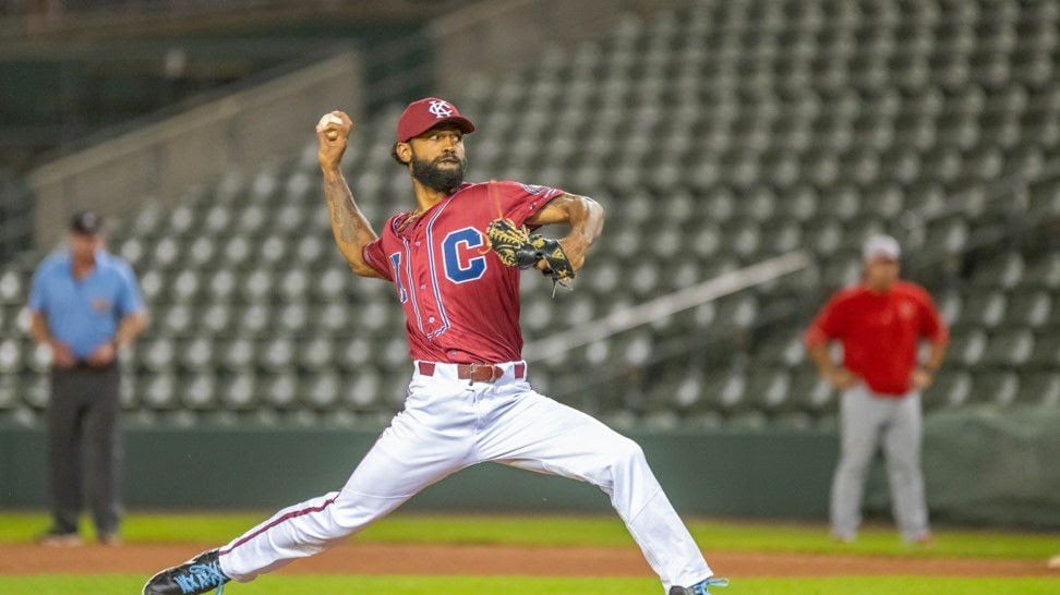 Cuenta con experiencia en otras ligas del Caribe.