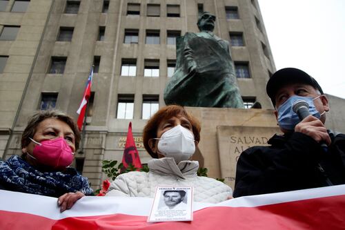 Homenajes en el monumento a Allende a 48 años del Golpe de Estado