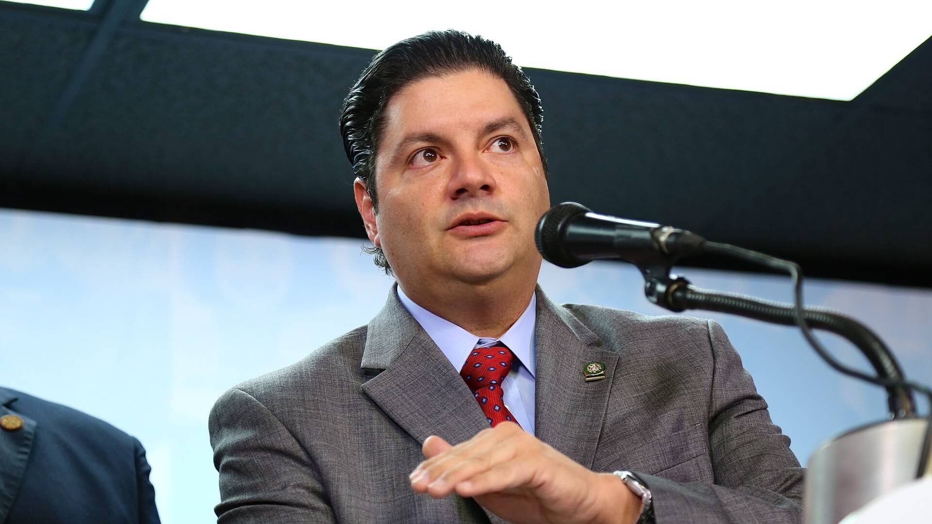 Representante Ángel Matos.