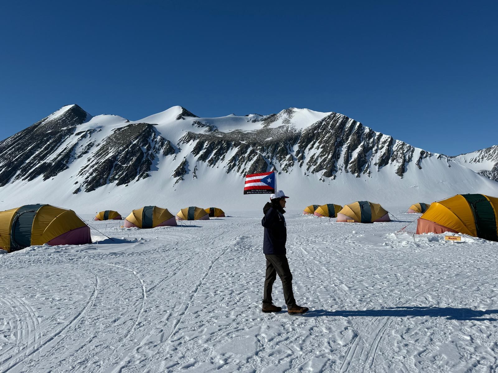 Campamento donde se hospedan los corredores del “Antarctic Ice Marathon”.