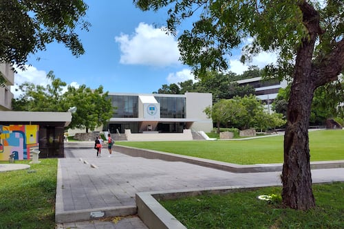 UPR Cayey celebra su 6to Simposio Empresarial sobre liderazgo e innovación empresarial