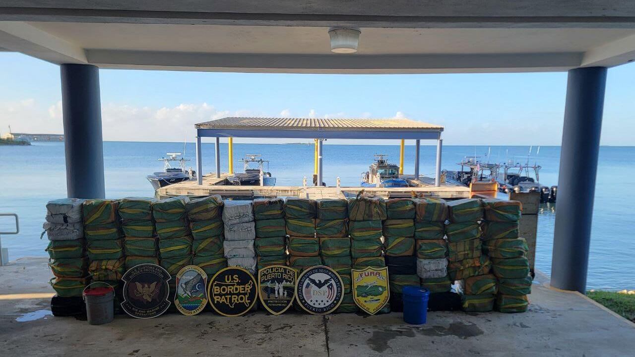 Negociado de la Policía incauta 84 fardos de cocaína cerca de Caja de Muertos.