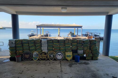 Policía incauta 84 fardos de cocaína cerca de Caja de Muertos