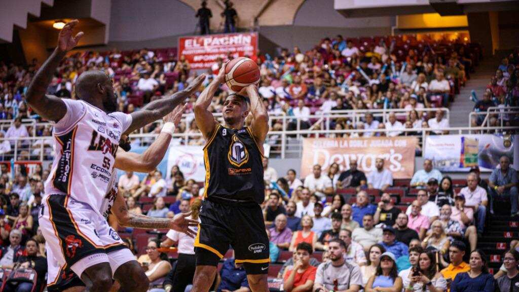 Capitanes vs Leones.