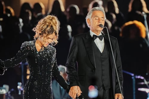 Karol G hizo historia en el Vaticano con un emotivo dúo junto a Andrea Bocelli
