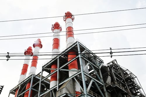 A dos años de gestión, Genera PR no ha retirado ni una sola planta y NEPR cuestiona incentivos del contrato