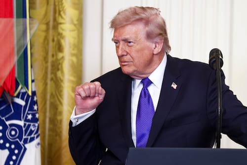 Trump dice que “pronto” sabrán cuál será su represalia por el ataque a su embajada en Riad