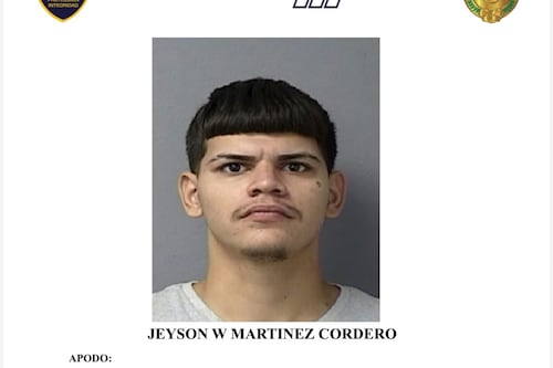 Radican cargos a menor de 20 años por hurto de vehículo