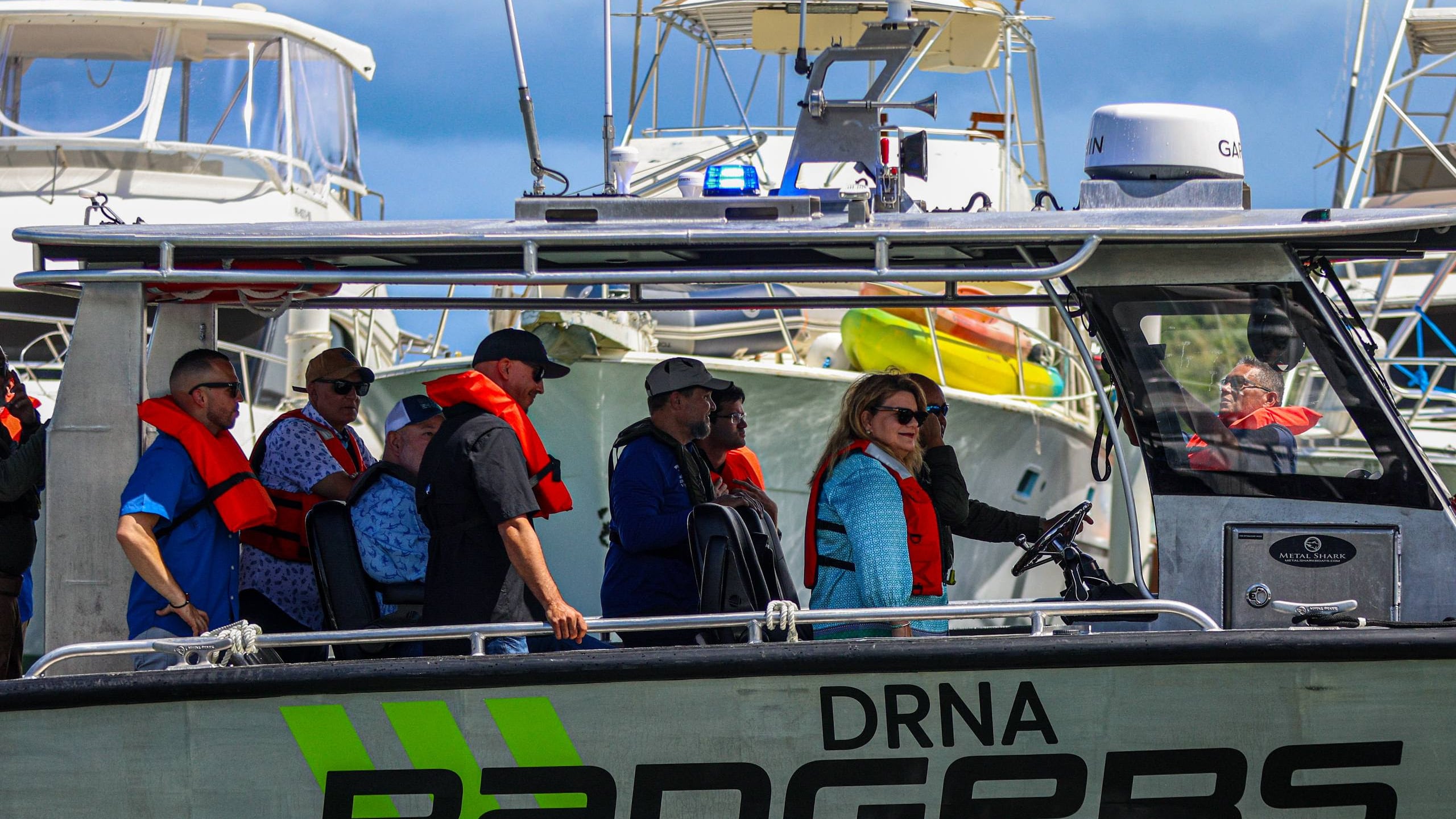 Gobernadora anuncia más embarcaciones para vigilancia en las costas.