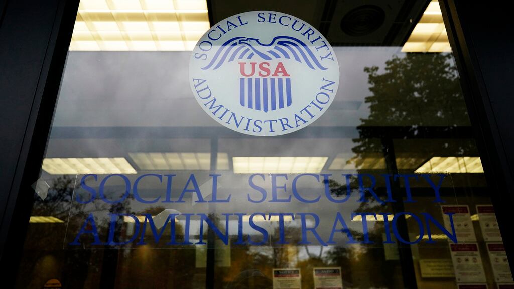 Esta fotografía muestra una oficina de la Administración de Seguridad Social el miércoles 12 de octubre de 2022, en Mount Prospect, Illinois. (AP Foto/Nam Y. Huh)