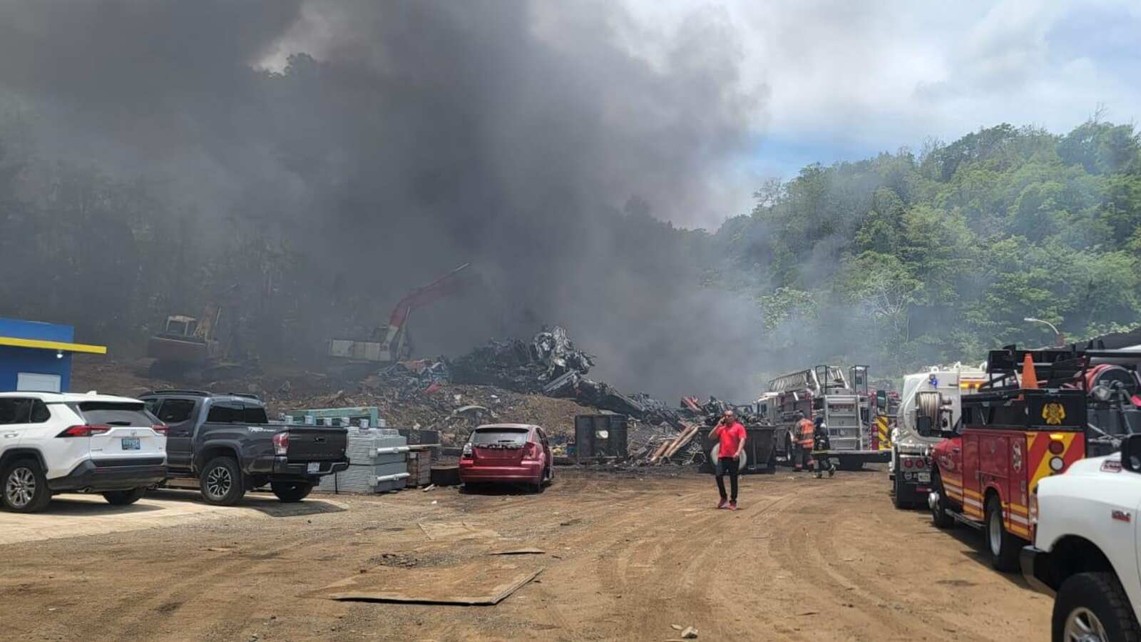 Incendio en planta recicladora de Vega Baja.