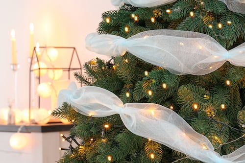 ¿Adiós moños? El árbol de Navidad “tulle” está causando furor por su especial diseño: así se decora