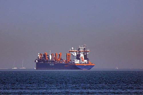 Trump afirma que Irán pide reabrir el estrecho de Ormuz por su “estado de colapso”