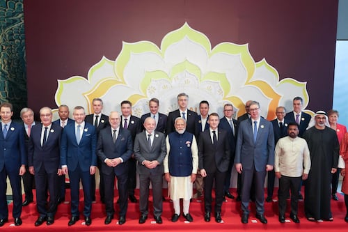 Cumbre de IA: El futuro de la humanidad no puede depender de los “caprichos de unos pocos multimillonarios”