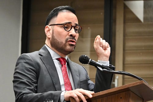 Profesor Ángel Rosa advierte que Estados Unidos enfrenta el declive de su hegemonía global