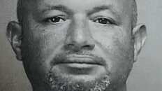 Eddie Santos González fue arrestado luego de agredir a su pareja en Bayamón.