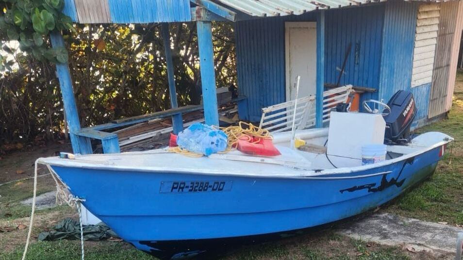 Arrestan a tres personas en embarcación en Dorado.