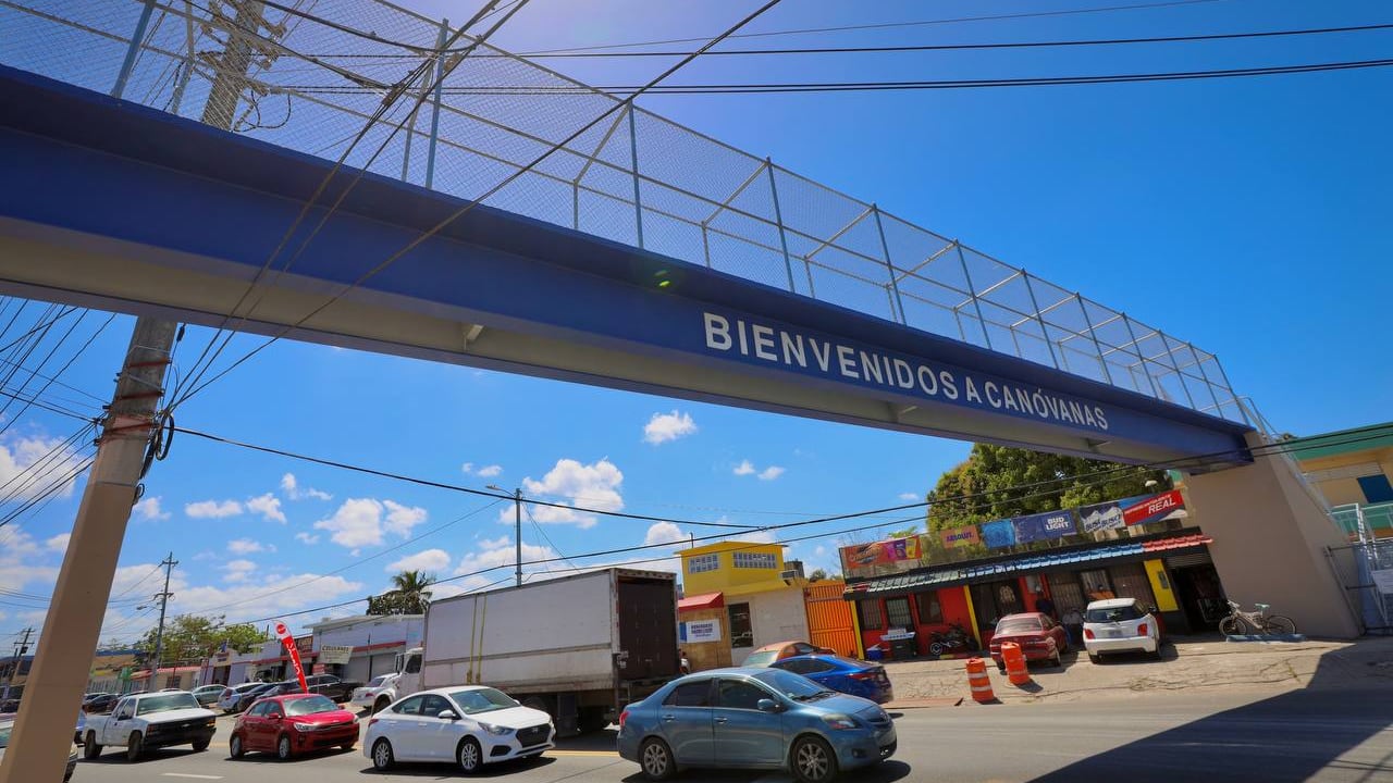 Puente peatonal sobre la PR-188 en Canóvanas.