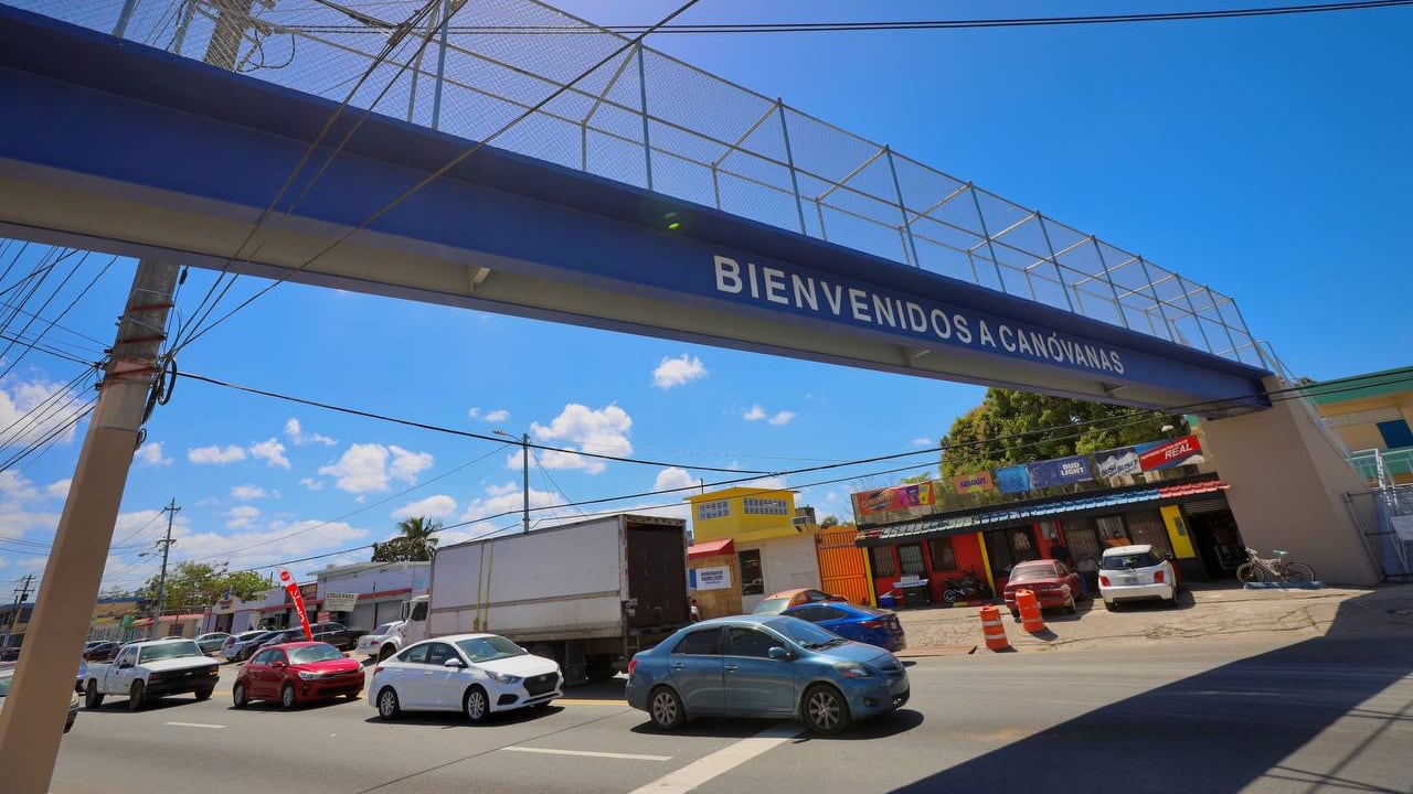 Puente peatonal sobre la PR-188 en Canóvanas.